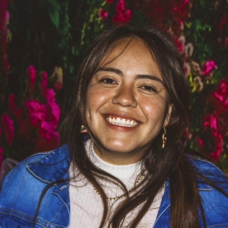 Jamie Lee, Client Relations Director, discussing corporate gifting strategy with business clients